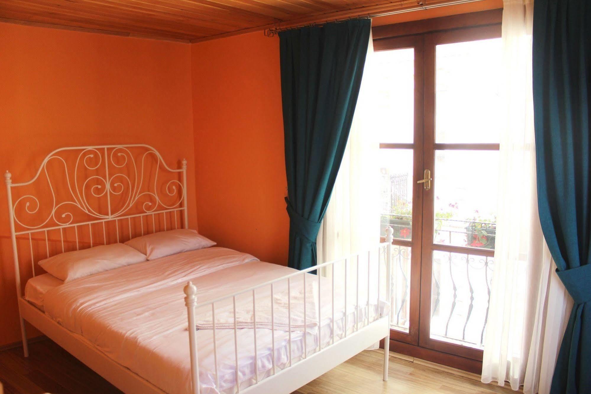 Cheers Midtown Hostel Istanbul Exteriör bild