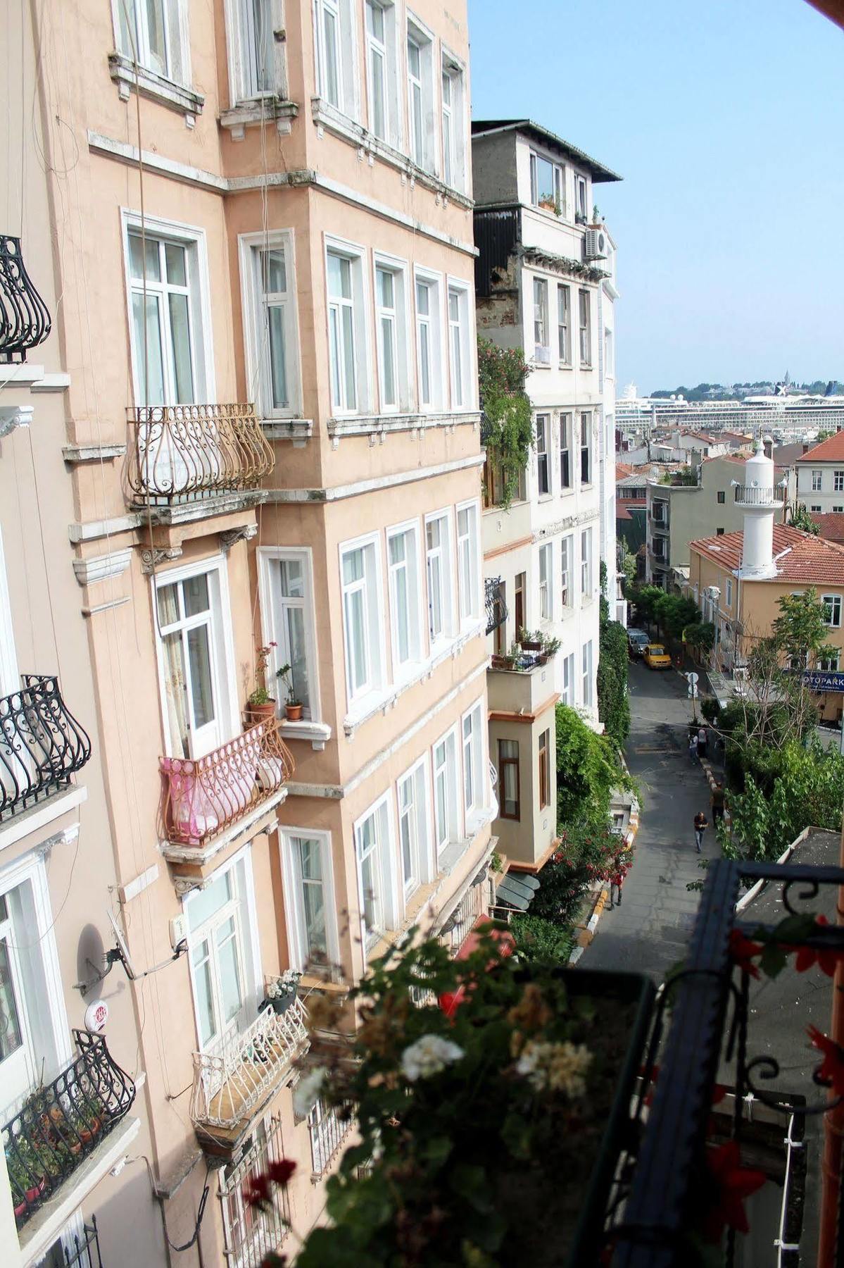 Cheers Midtown Hostel Istanbul Exteriör bild